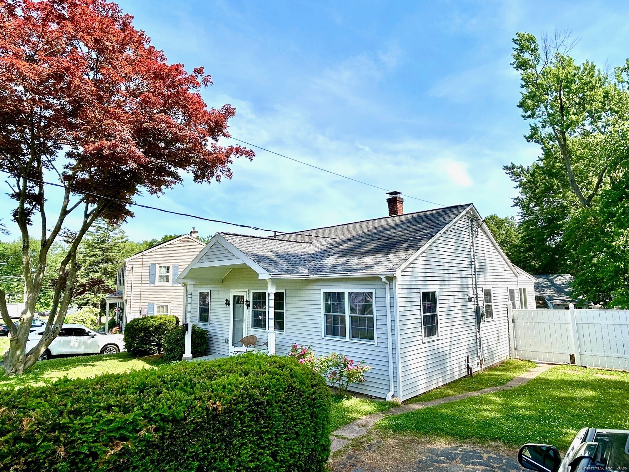 Cortland Circle, West Hartford, Connecticut - 3 Bedrooms  
2 Bathrooms  
8 Rooms - 