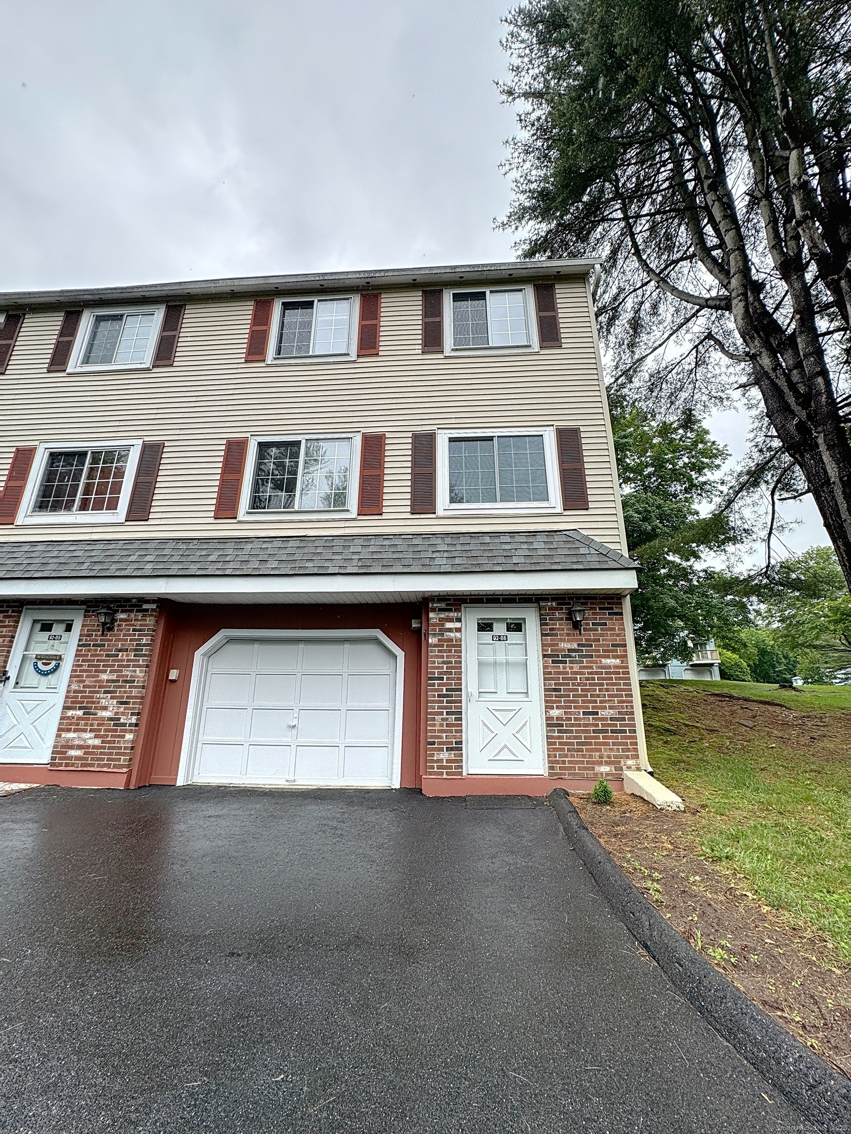 Property for Sale at Cynthia Lane Apt B6, Middletown, Connecticut - Bedrooms: 3 
Bathrooms: 2 
Rooms: 6  - $249,000