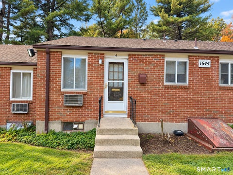 Photo of 1644 Farmington Avenue #4, Farmington, CT 06085 (MLS # 24213807)