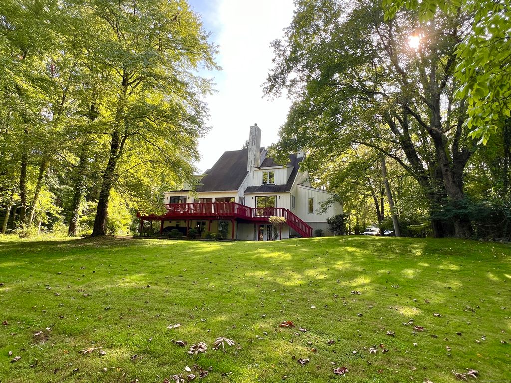 Photo of 314 Erskine Road, Stamford, CT 06903 (MLS # 24161248)