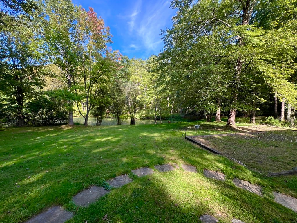 Photo of 314 Erskine Road, Stamford, CT 06903 (MLS # 24161248)