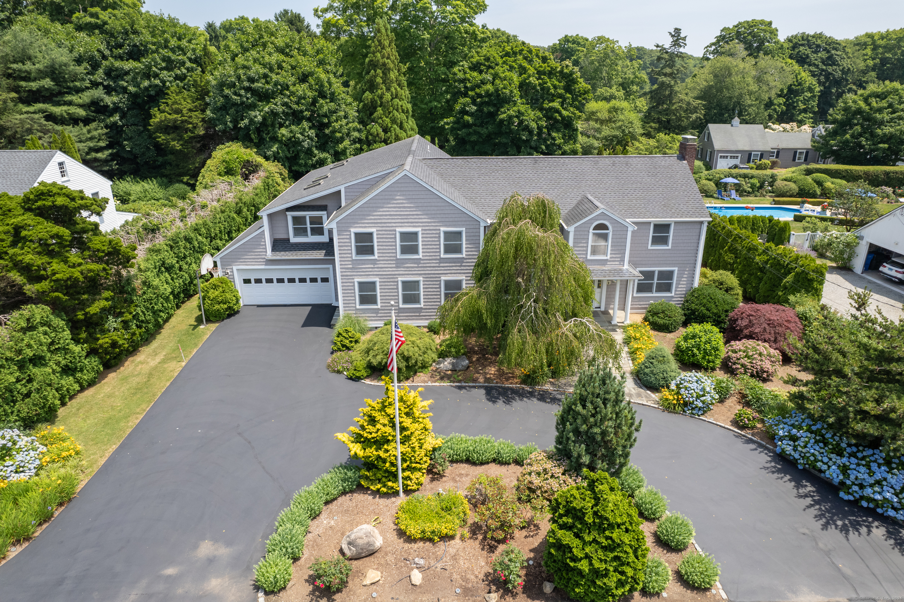 17 Barberry Lane, Madison, Connecticut - 4 Bedrooms  
5.5 Bathrooms  
10 Rooms - 