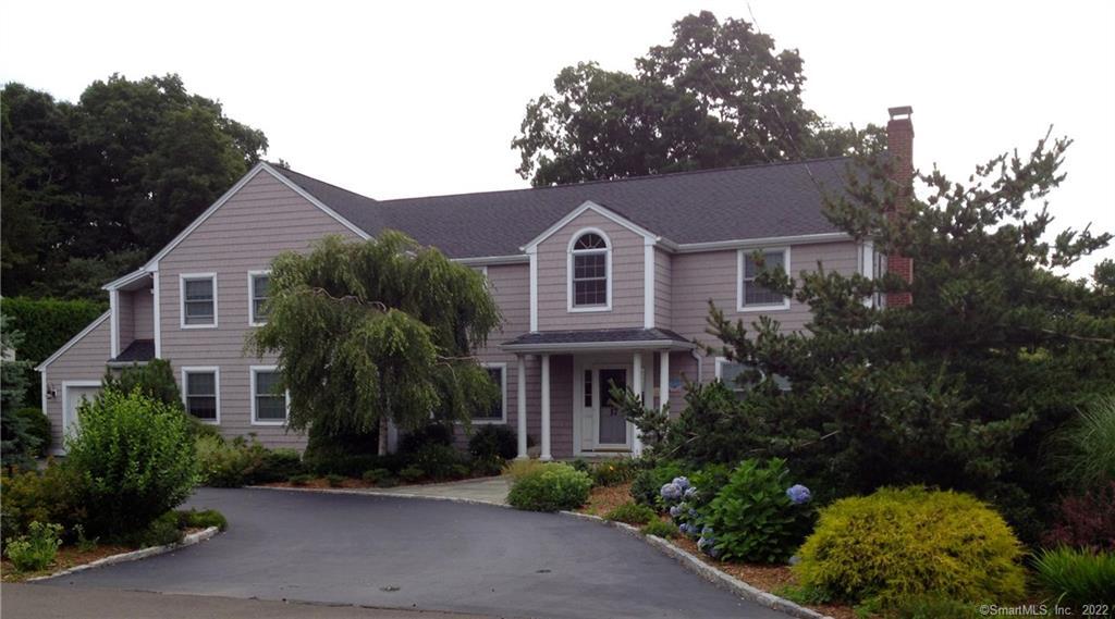 Rental Property at 17 Barberry Lane, Madison, Connecticut - Bedrooms: 4 
Bathrooms: 5.5 
Rooms: 10  - $6,500 MO.