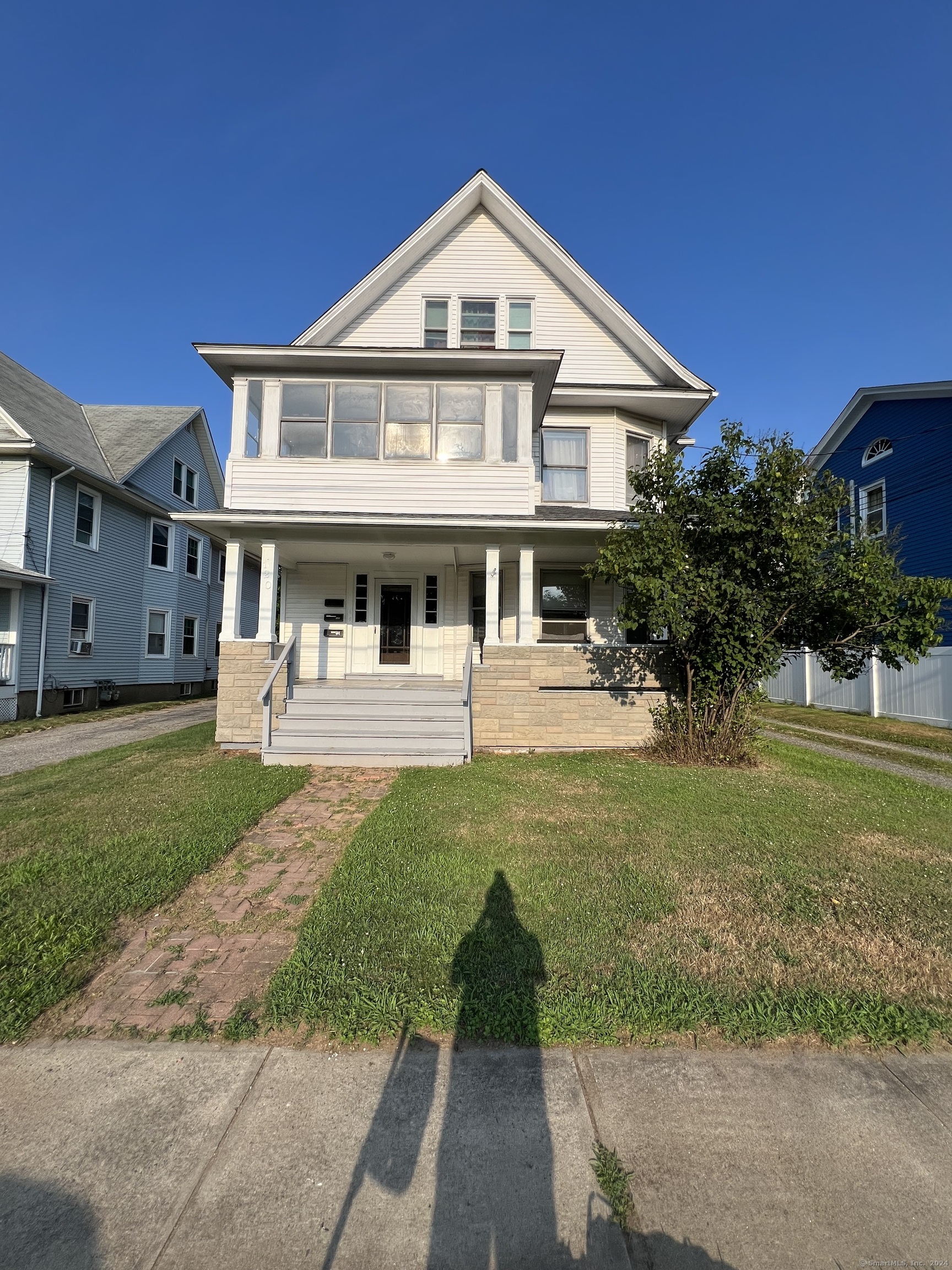 Rental Property at 118 Sutton Avenue, Stratford, Connecticut - Bedrooms: 2 
Bathrooms: 3 
Rooms: 11  - $2,300 MO.