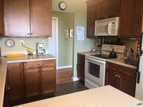 Photo of 893 Farmington Avenue #APT 5H, West Hartford, CT 06119 (MLS # 24149025)