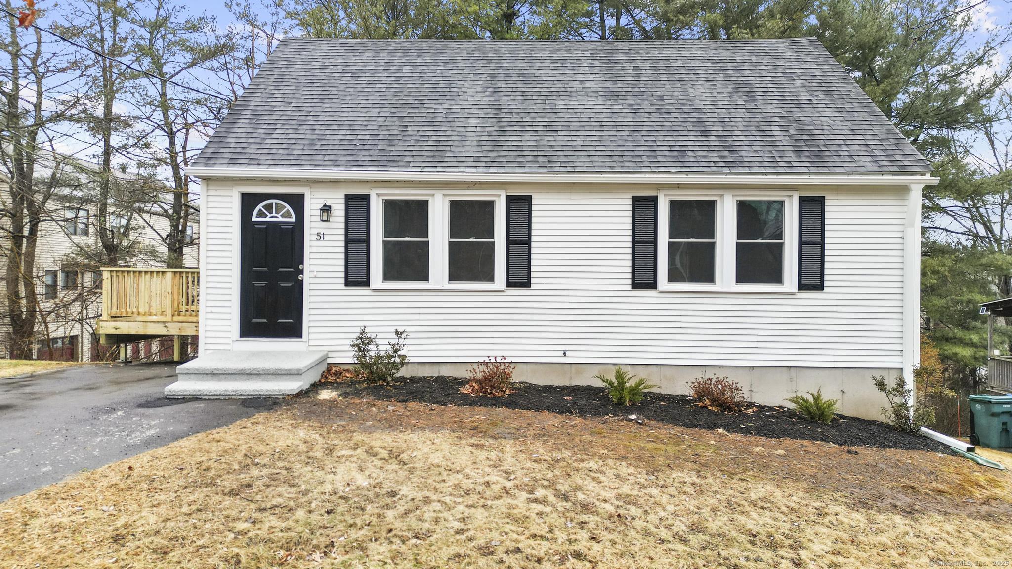 Midhill Drive, Hamden, Connecticut - 4 Bedrooms  
2 Bathrooms  
6 Rooms - 