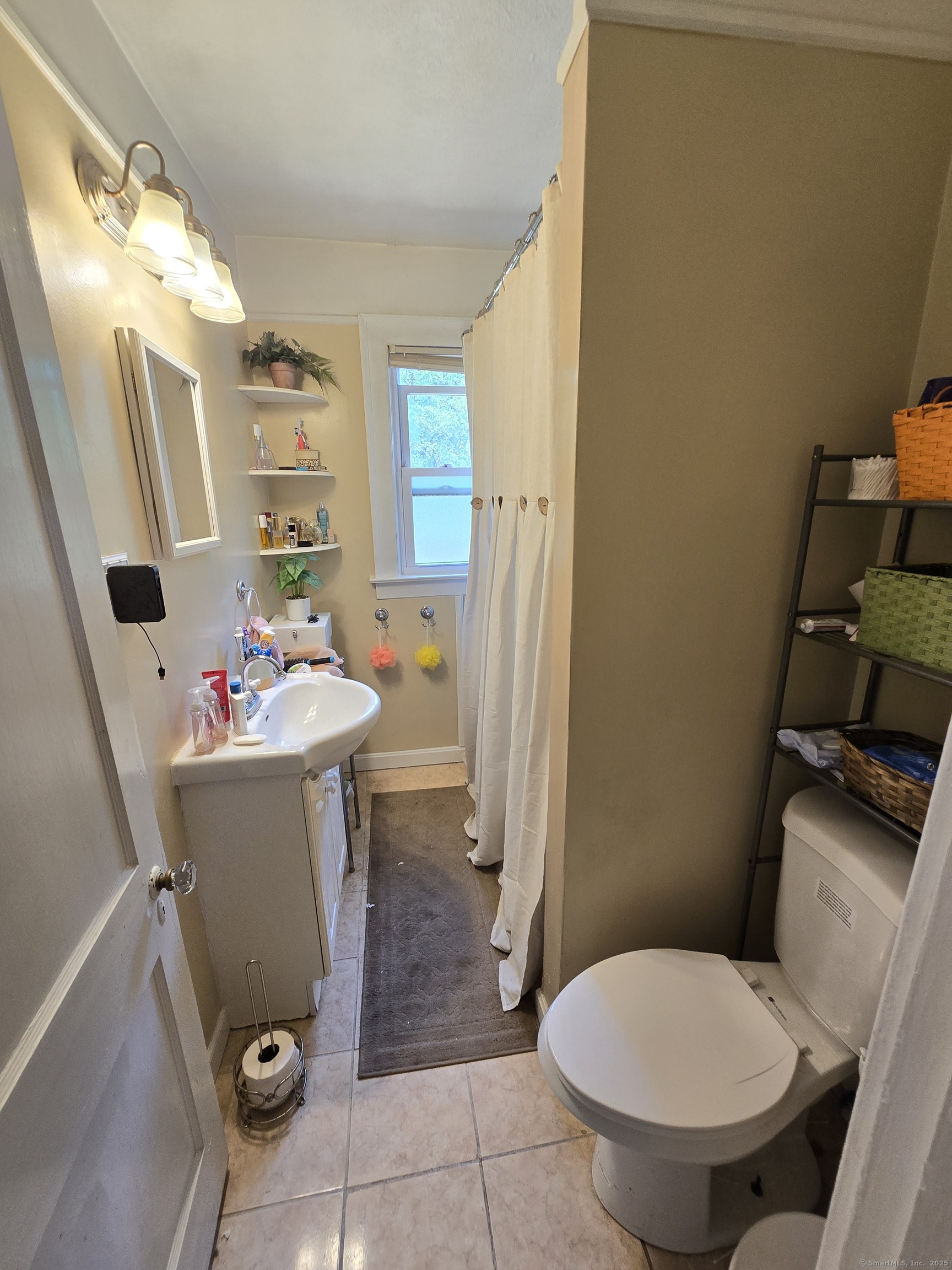 East Hartford, Connecticut 06118, United States, 2 Bedrooms Bedrooms, ,1 BathroomBathrooms,Residential,Active,157236