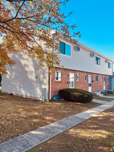 Photo of 30 Woodglen Drive #APT 7B2, Waterbury, CT 06705 (MLS # 24134236)