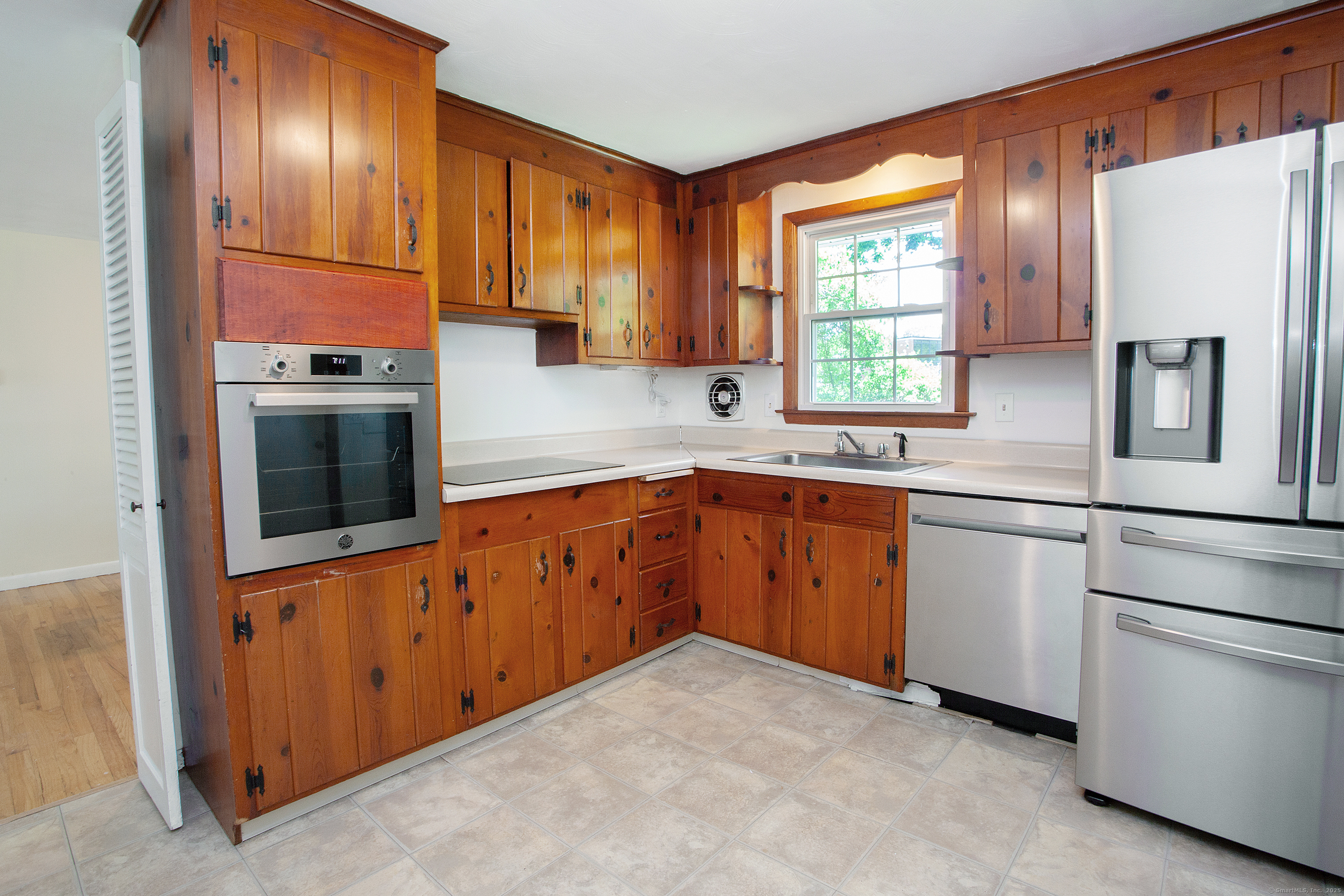 24 Shady Brook Drive, West Hartford, Connecticut image 9