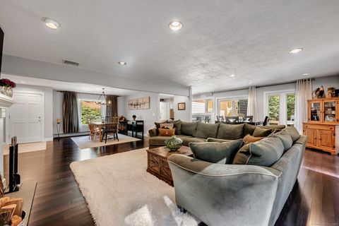 13 Country Squire Lane Newtown CT 06482