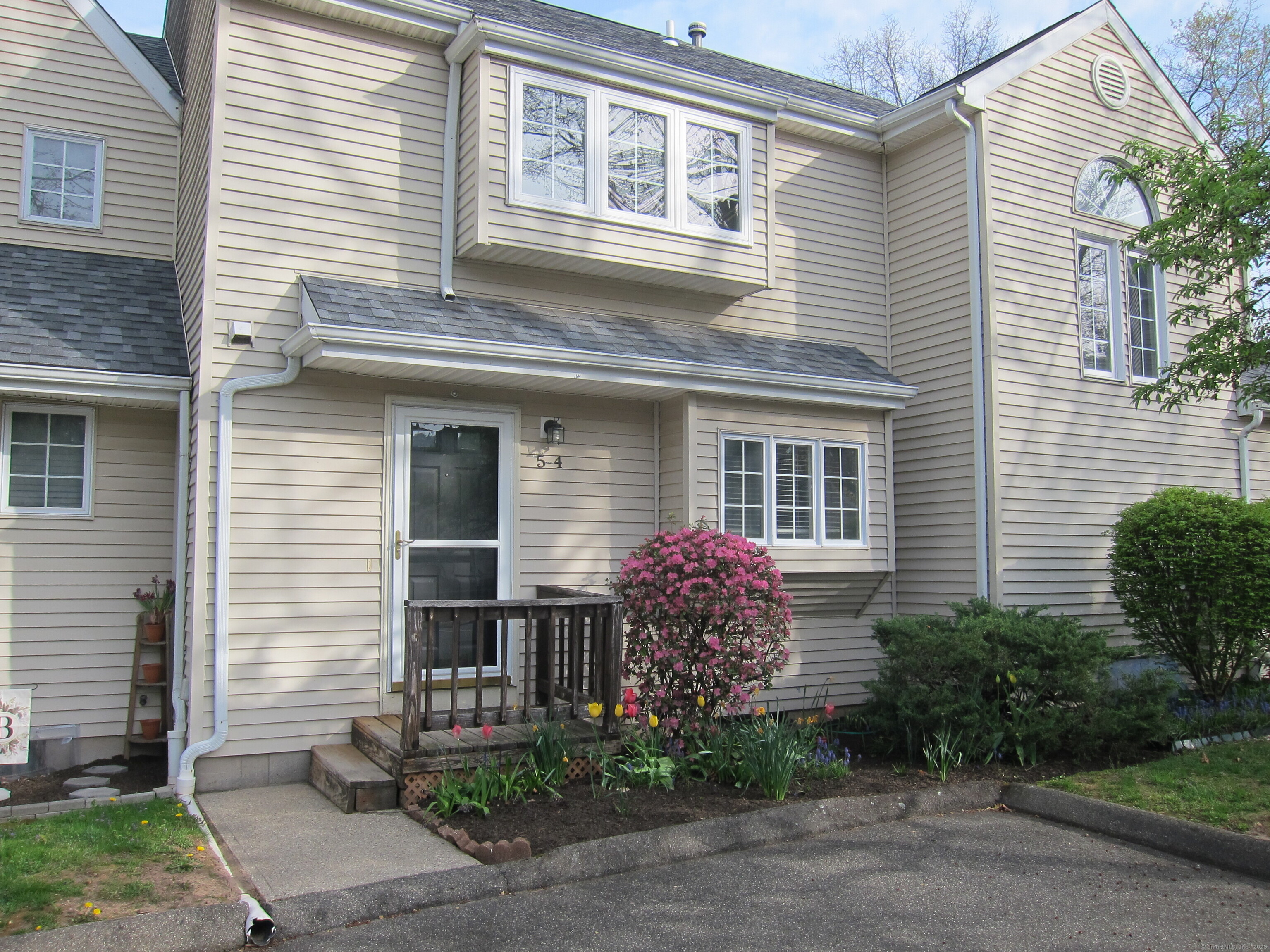 Rental Property at West Meadow Lane 4, Middletown, Connecticut - Bedrooms: 2 
Bathrooms: 2 
Rooms: 4  - $2,000 MO.