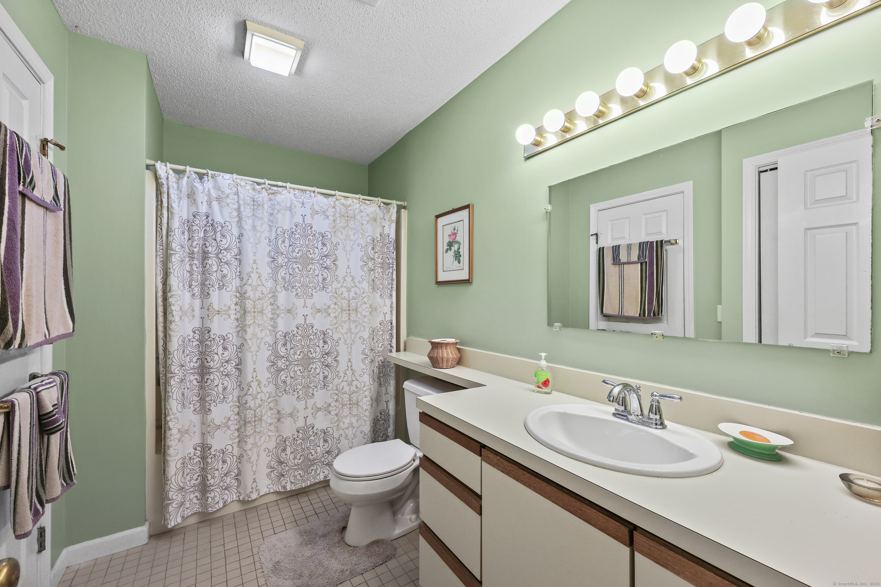 Torrington, Connecticut 06790, United States, 2 Bedrooms Bedrooms, ,2 BathroomsBathrooms,Residential,Active,150251