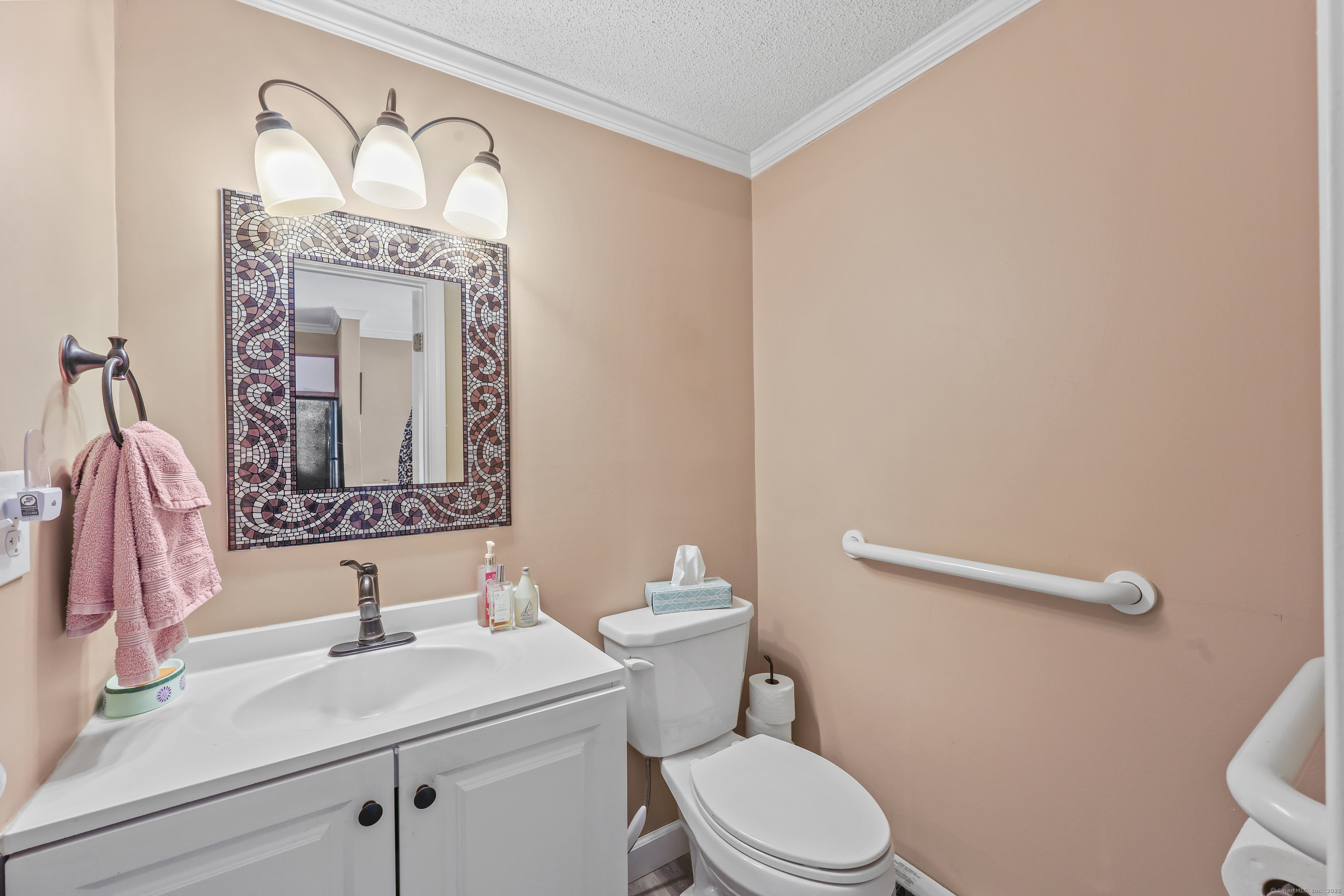 Torrington, Connecticut 06790, United States, 2 Bedrooms Bedrooms, ,2 BathroomsBathrooms,Residential,Active,150251