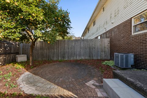 Tiny photo for 466 Middletown Avenue #APT 8, New Haven, CT 06513 (MLS # 24134324)