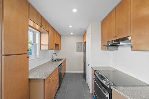 Tiny photo for 466 Middletown Avenue #APT 8, New Haven, CT 06513 (MLS # 24134324)