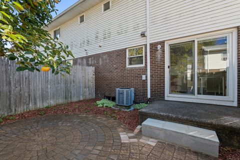 Tiny photo for 466 Middletown Avenue #APT 8, New Haven, CT 06513 (MLS # 24134324)