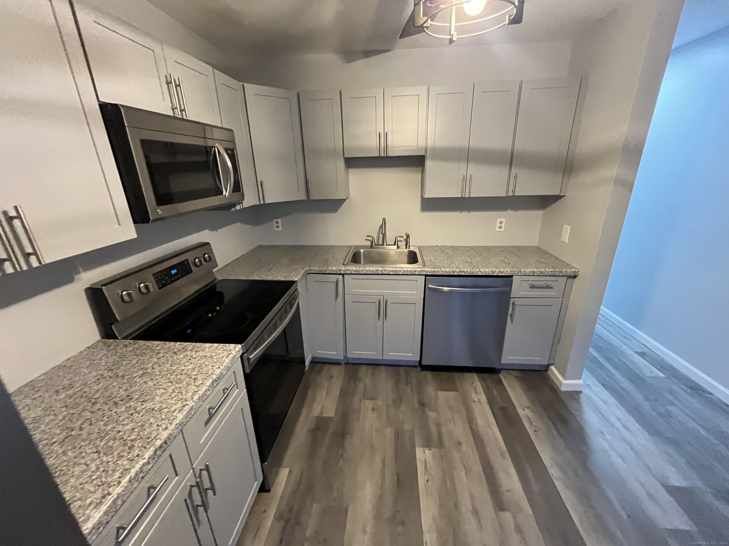 18 Dallas Terrace #APT 1, Waterbury, Connecticut image 3