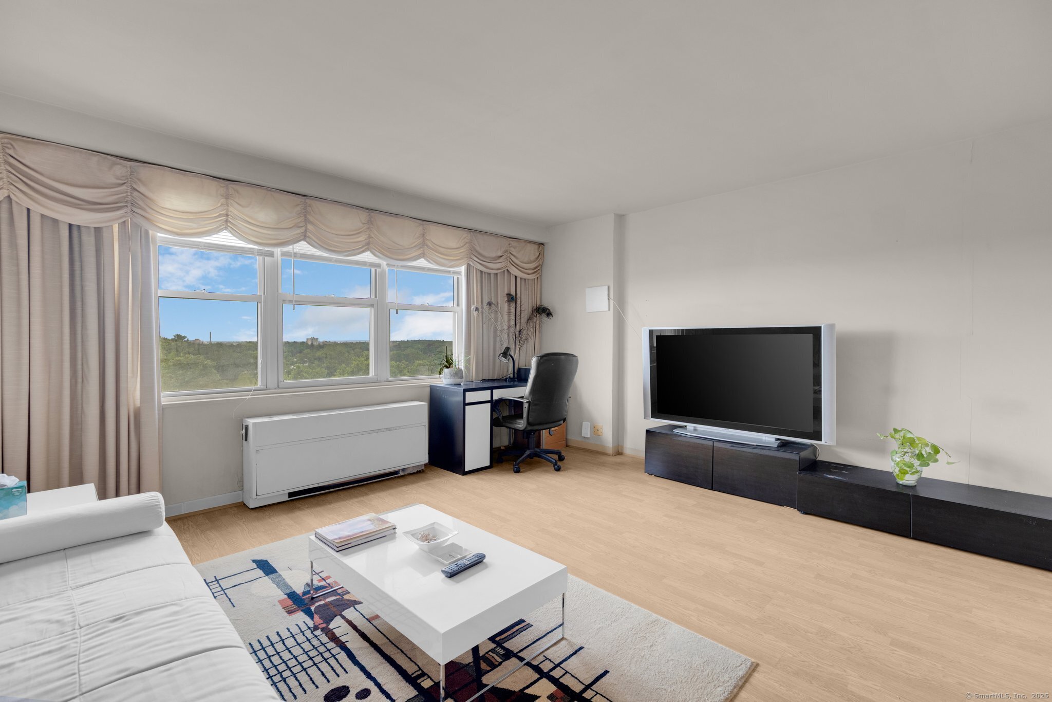 Property for Sale at Park Avenue 7R, Bridgeport, Connecticut - Bedrooms: 1 
Bathrooms: 1 
Rooms: 3  - $169,900
