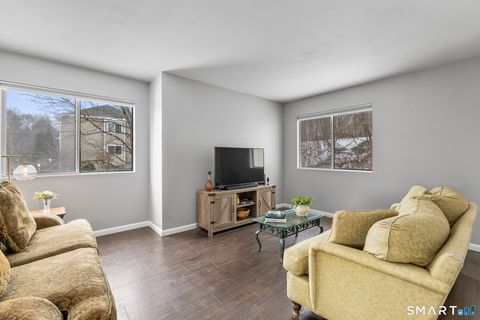 Tiny photo for 80 Country Lane #APT 20, Vernon, CT 06066 (MLS # 24151957)