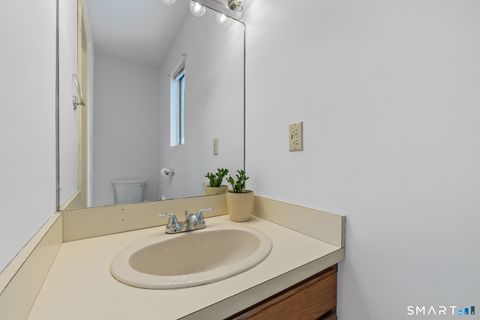 Tiny photo for 80 Country Lane #APT 20, Vernon, CT 06066 (MLS # 24151957)