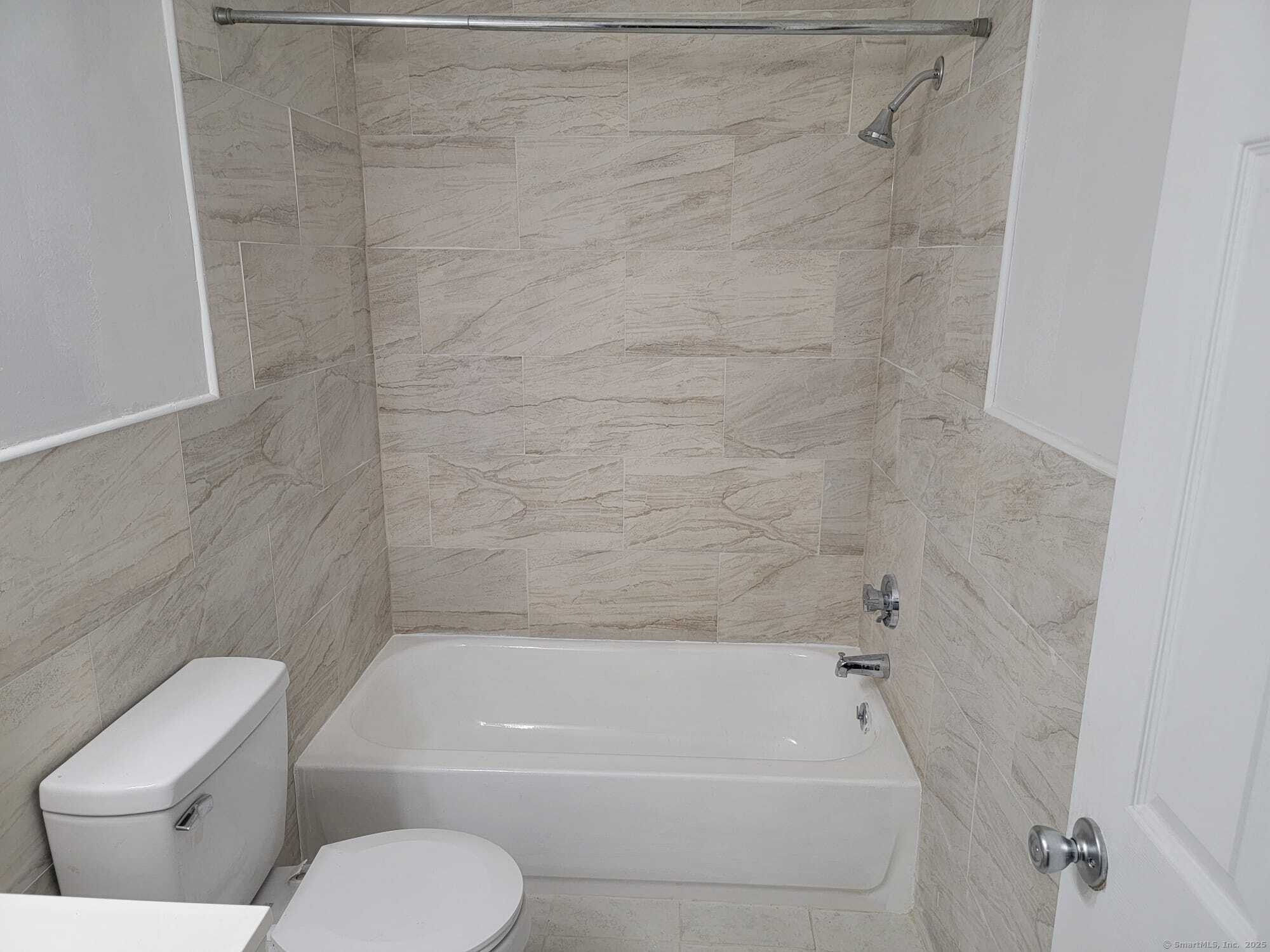 36 Sharon Road # APT 7, Waterbury, Connecticut image 8