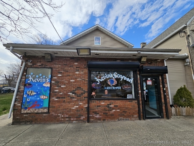Property for Sale at Kimberly Avenue, New Haven, Connecticut - Bedrooms: 5 
Bathrooms: 5 
Rooms: 13  - $379,900
