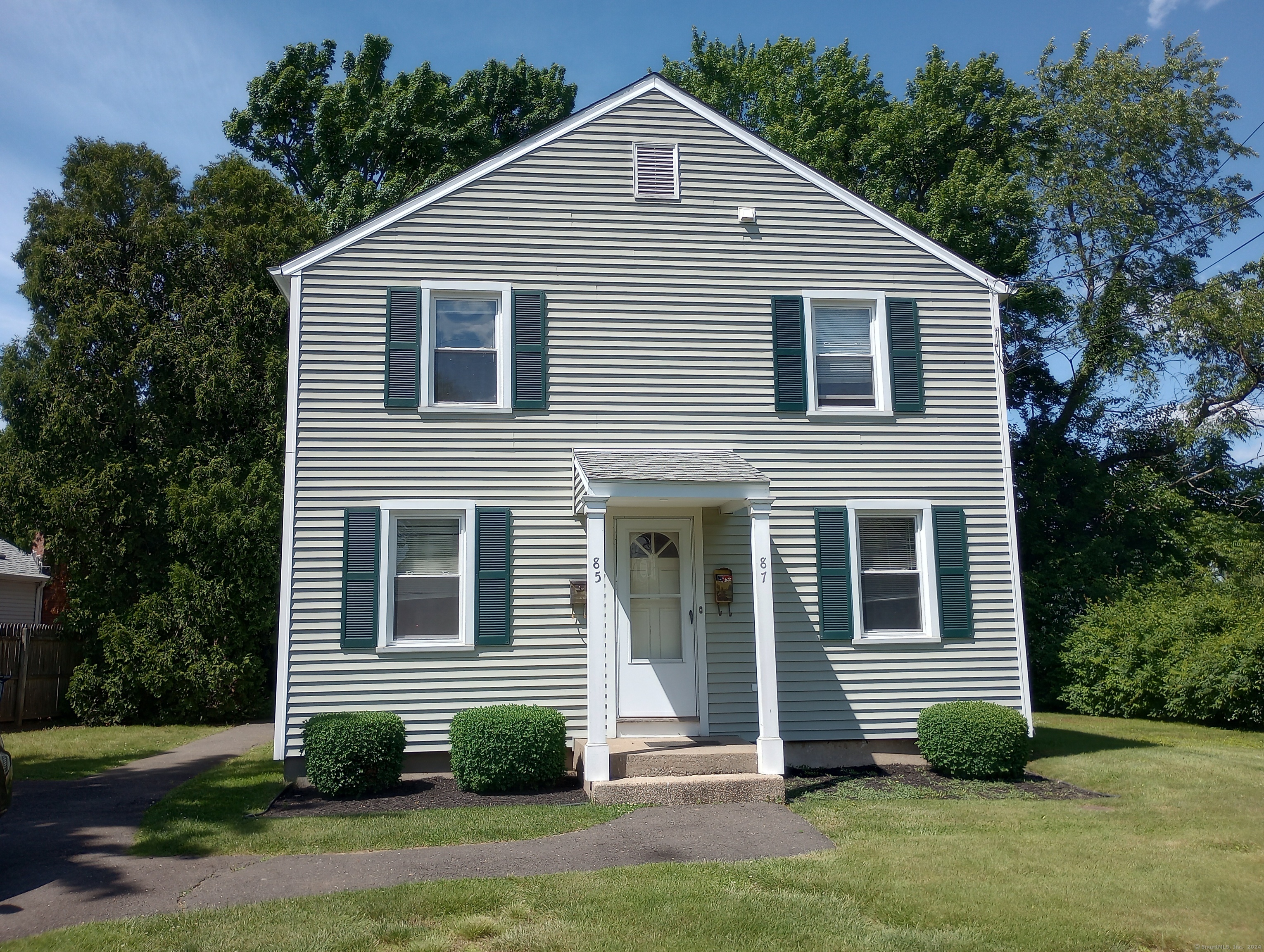 Rental Property at 87 Garden Drive, Fairfield, Connecticut - Bedrooms: 2 
Bathrooms: 1 
Rooms: 4  - $1,950 MO.