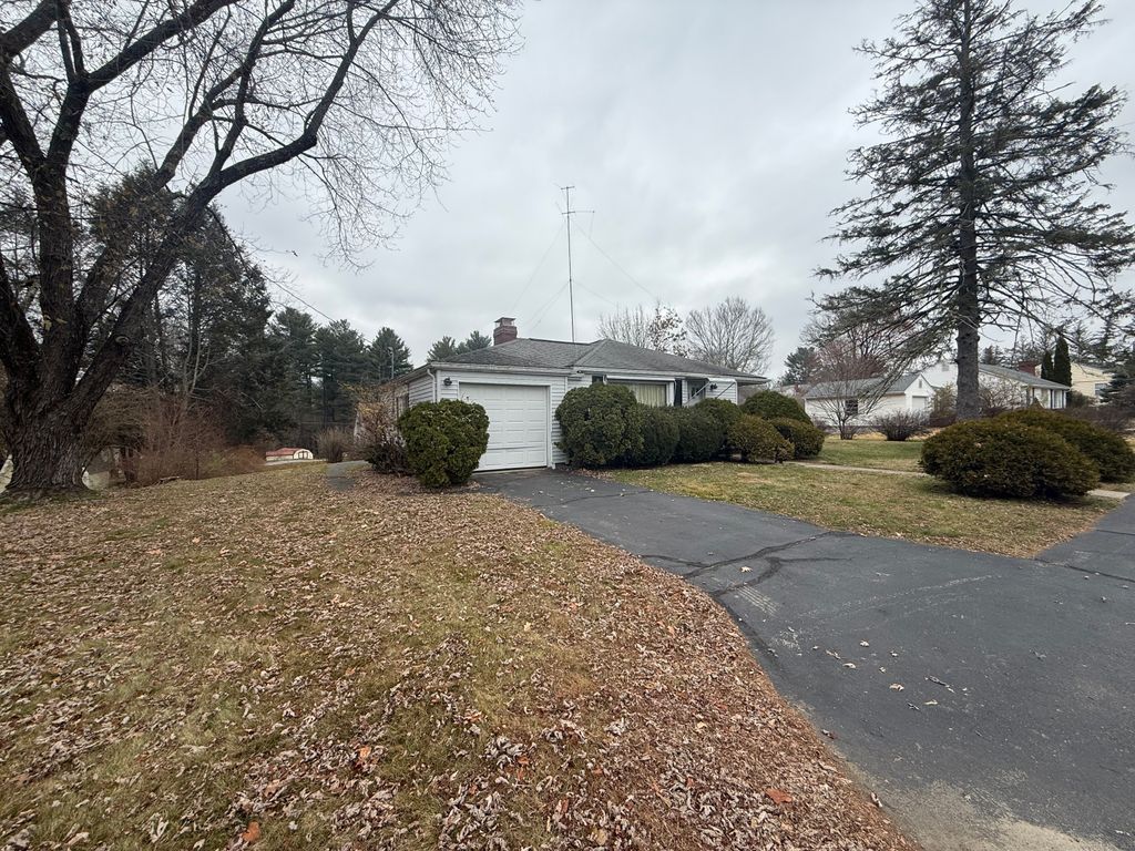 Photo of 10 Topview Drive, Thompson, CT 06262 (MLS # 24141668)