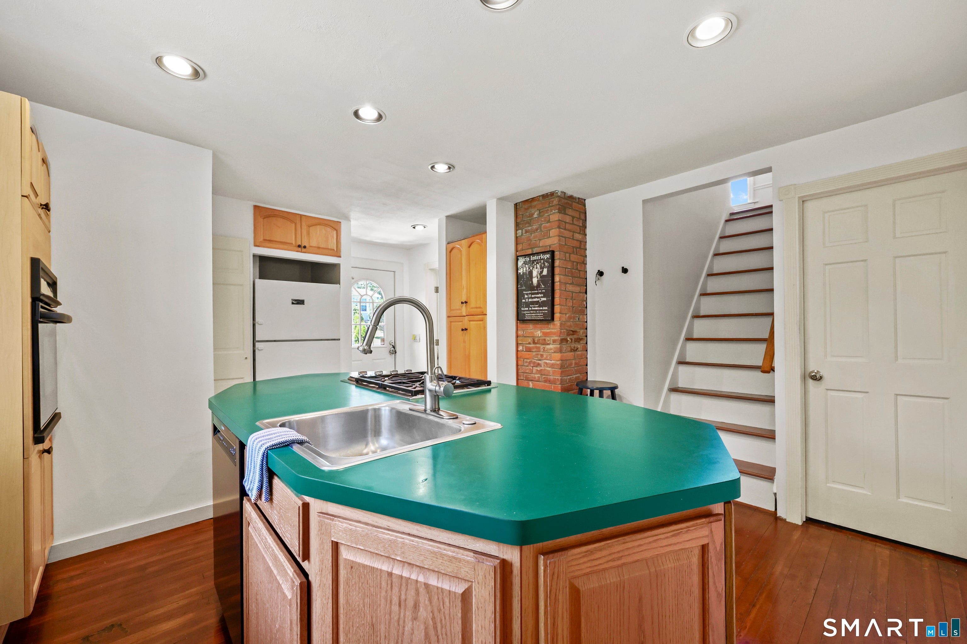36 Hunting Hill Avenue