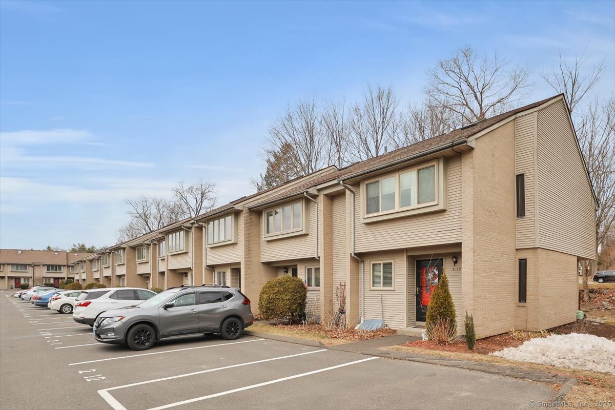 827 Oronoke Road #APT 2-11, Waterbury, Connecticut image 2