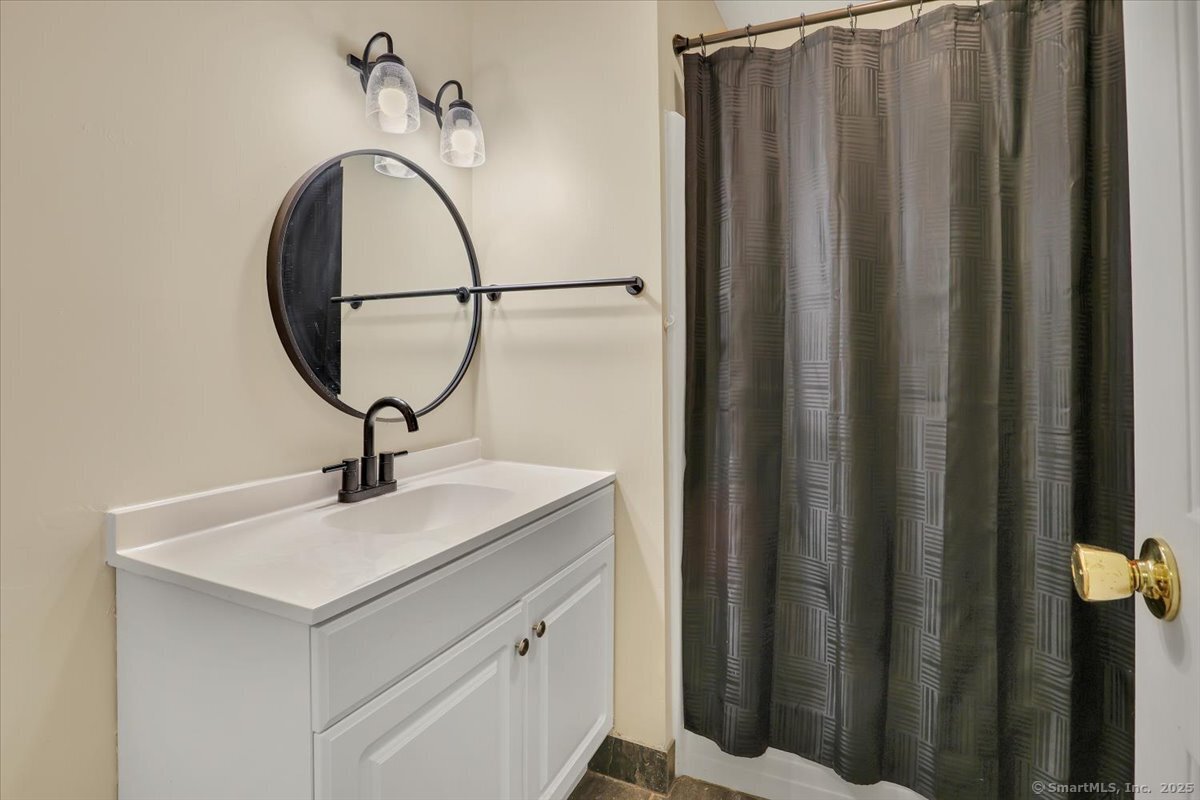 827 Oronoke Road #APT 2-11, Waterbury, Connecticut image 14