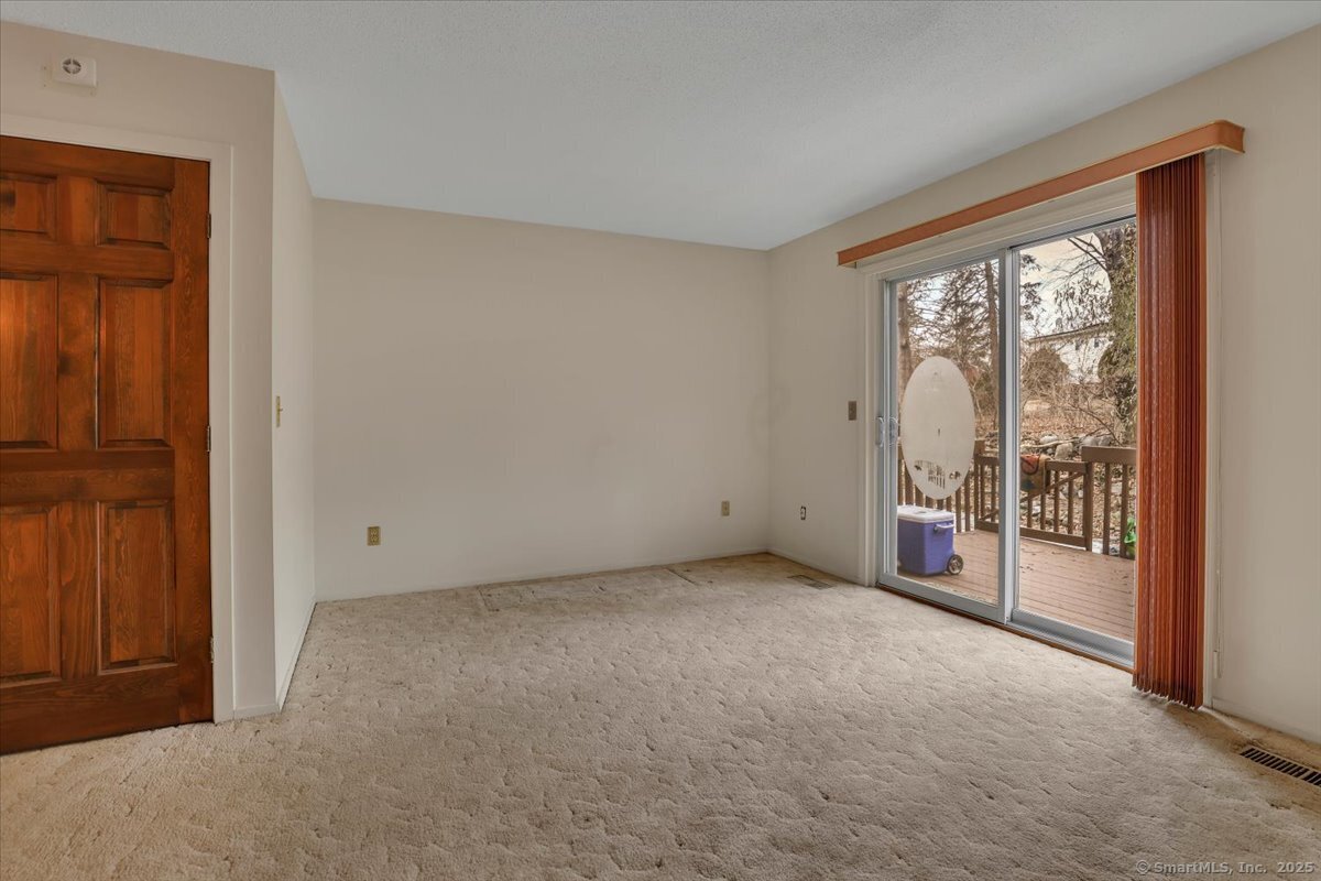827 Oronoke Road #APT 2-11, Waterbury, Connecticut image 7