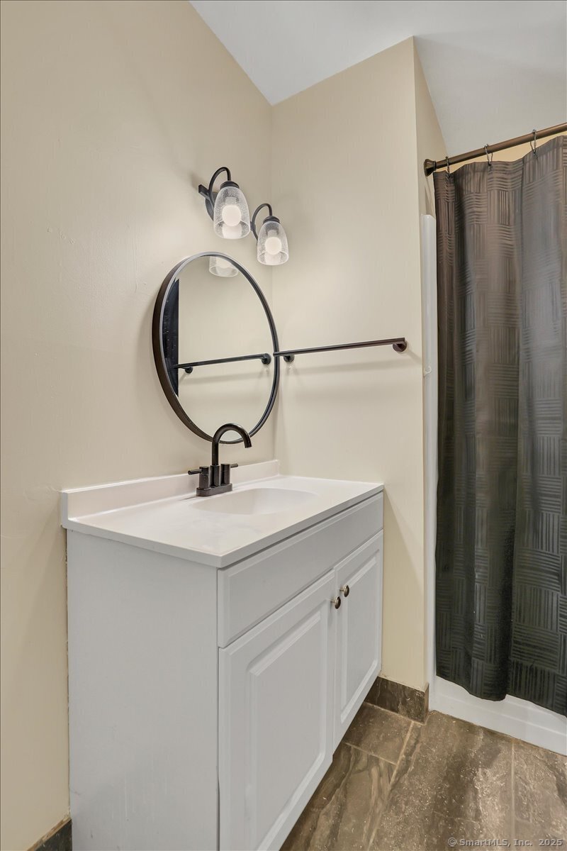 827 Oronoke Road #APT 2-11, Waterbury, Connecticut image 15