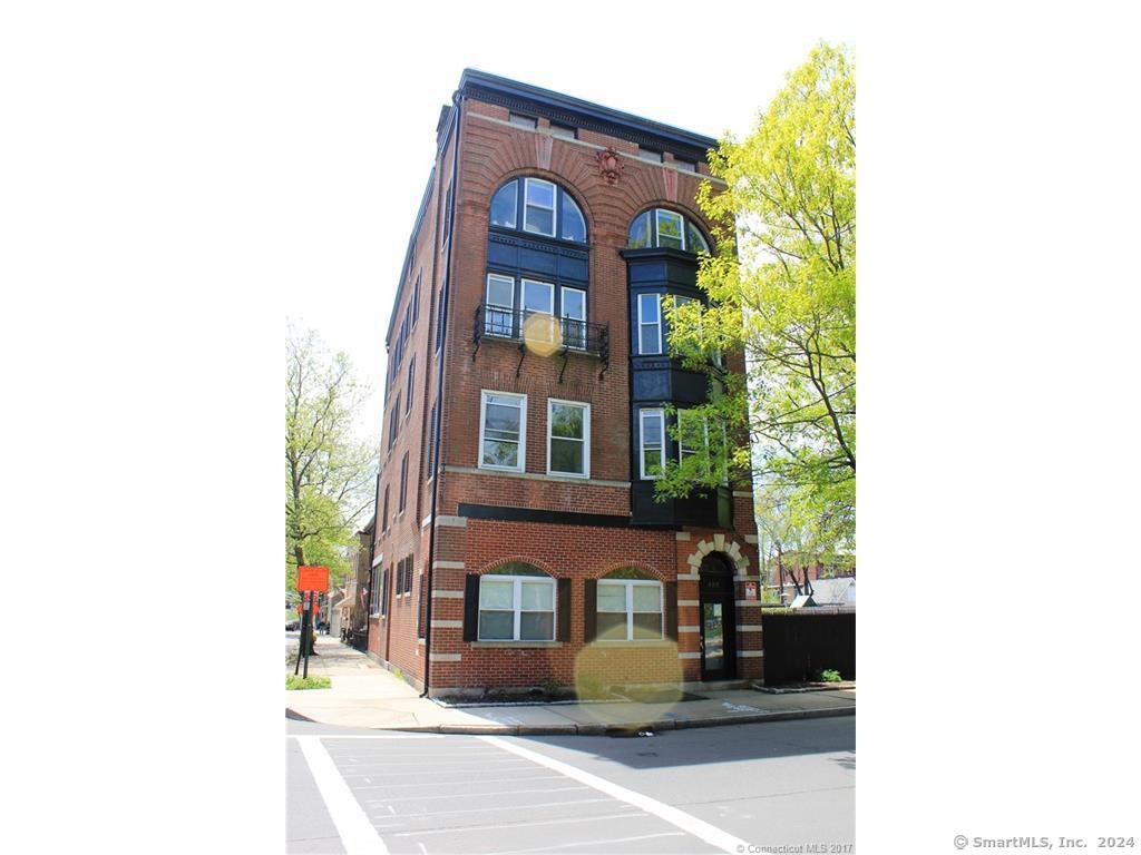 Rental Property at Chapel Street 6, New Haven, Connecticut - Bedrooms: 1 
Bathrooms: 1 
Rooms: 3  - $2,000 MO.