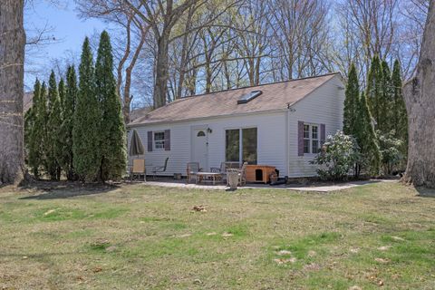57 Knollcrest Road E New Fairfield CT 06812