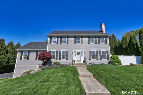 Photo of 10 Fawn Meadow Drive, Naugatuck, CT 06770 (MLS # 24174918)
