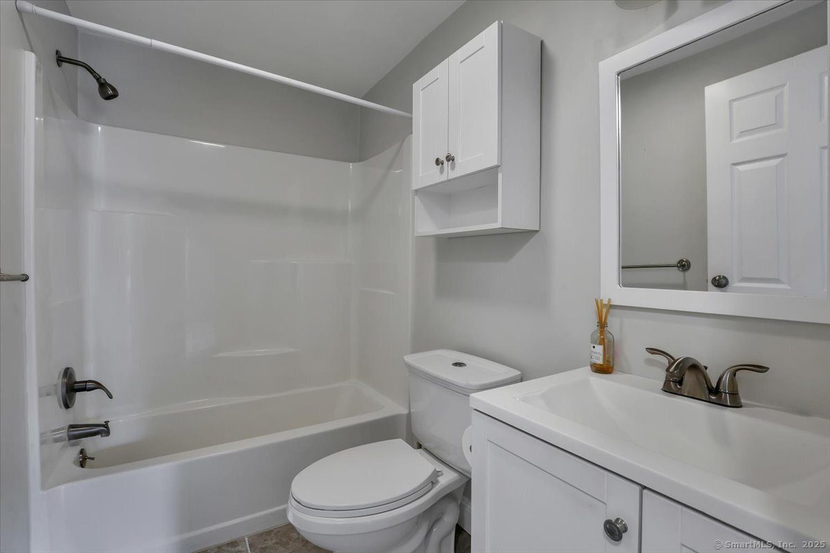 Colchester, Connecticut 06415, United States, 3 Bedrooms Bedrooms, ,1 BathroomBathrooms,Residential,Active,195344