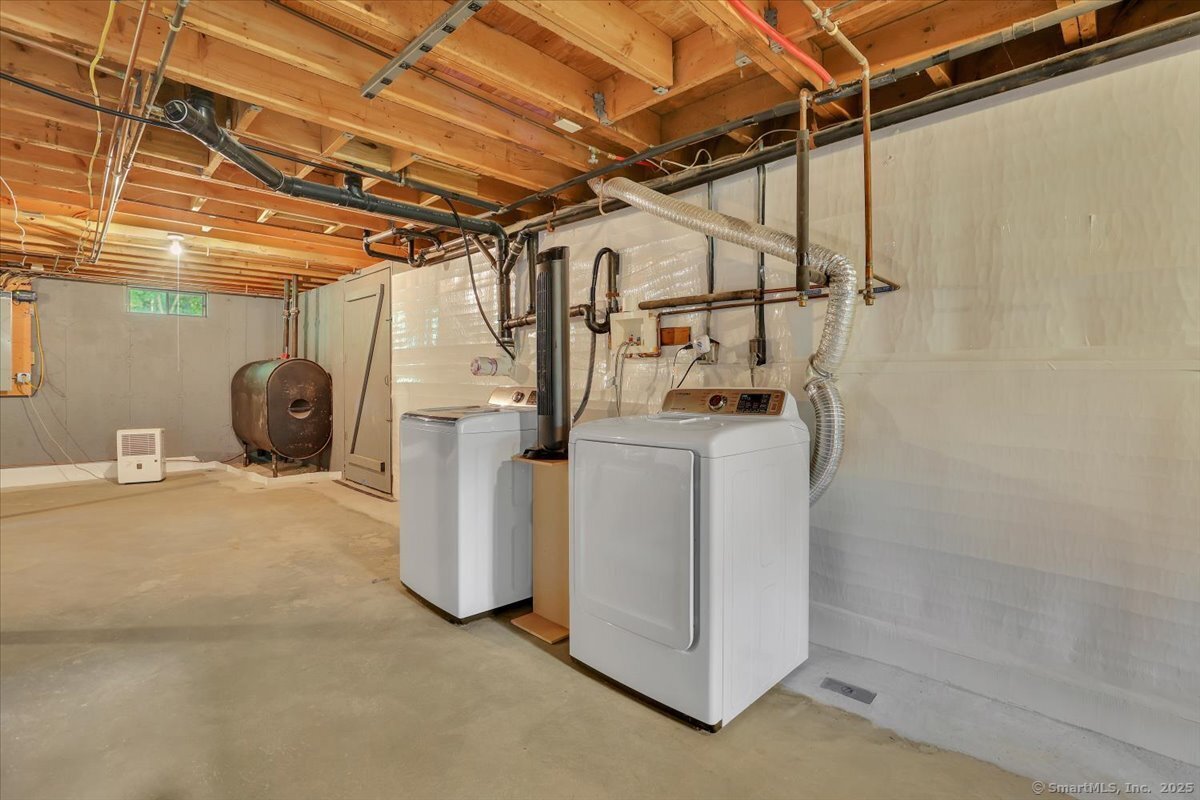 Colchester, Connecticut 06415, United States, 3 Bedrooms Bedrooms, ,1 BathroomBathrooms,Residential,Active,195344