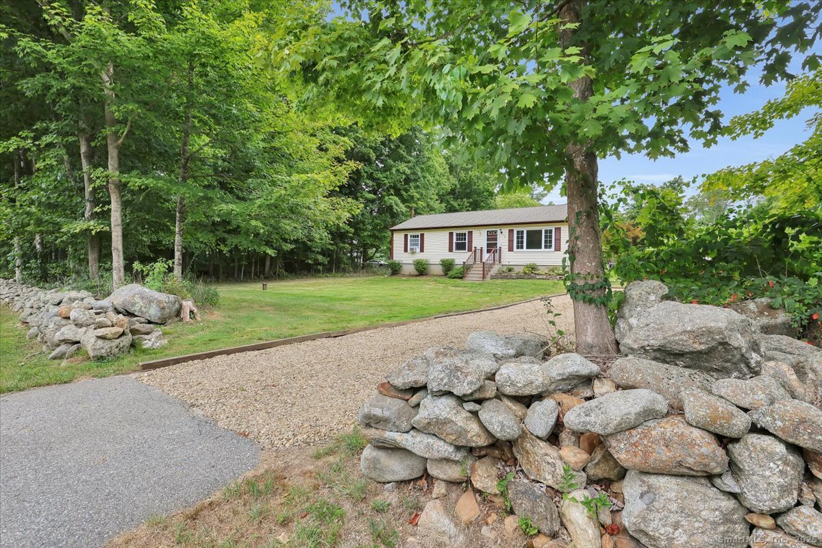 Colchester, Connecticut 06415, United States, 3 Bedrooms Bedrooms, ,1 BathroomBathrooms,Residential,Active,195344