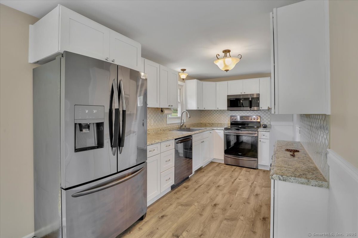 Colchester, Connecticut 06415, United States, 3 Bedrooms Bedrooms, ,1 BathroomBathrooms,Residential,Active,195344