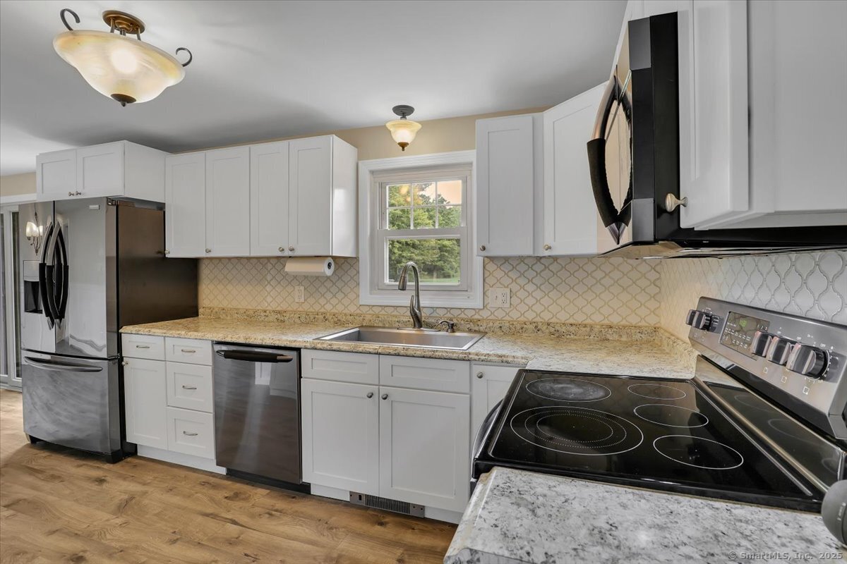 Colchester, Connecticut 06415, United States, 3 Bedrooms Bedrooms, ,1 BathroomBathrooms,Residential,Active,195344