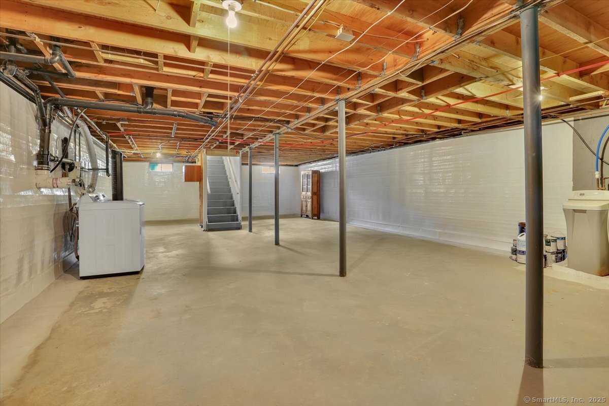 Colchester, Connecticut 06415, United States, 3 Bedrooms Bedrooms, ,1 BathroomBathrooms,Residential,Active,195344