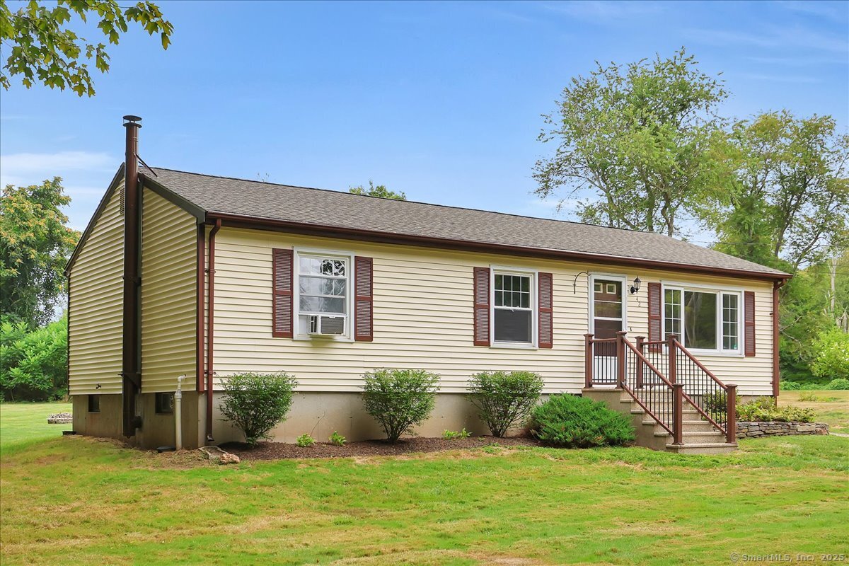 Colchester, Connecticut 06415, United States, 3 Bedrooms Bedrooms, ,1 BathroomBathrooms,Residential,Active,195344