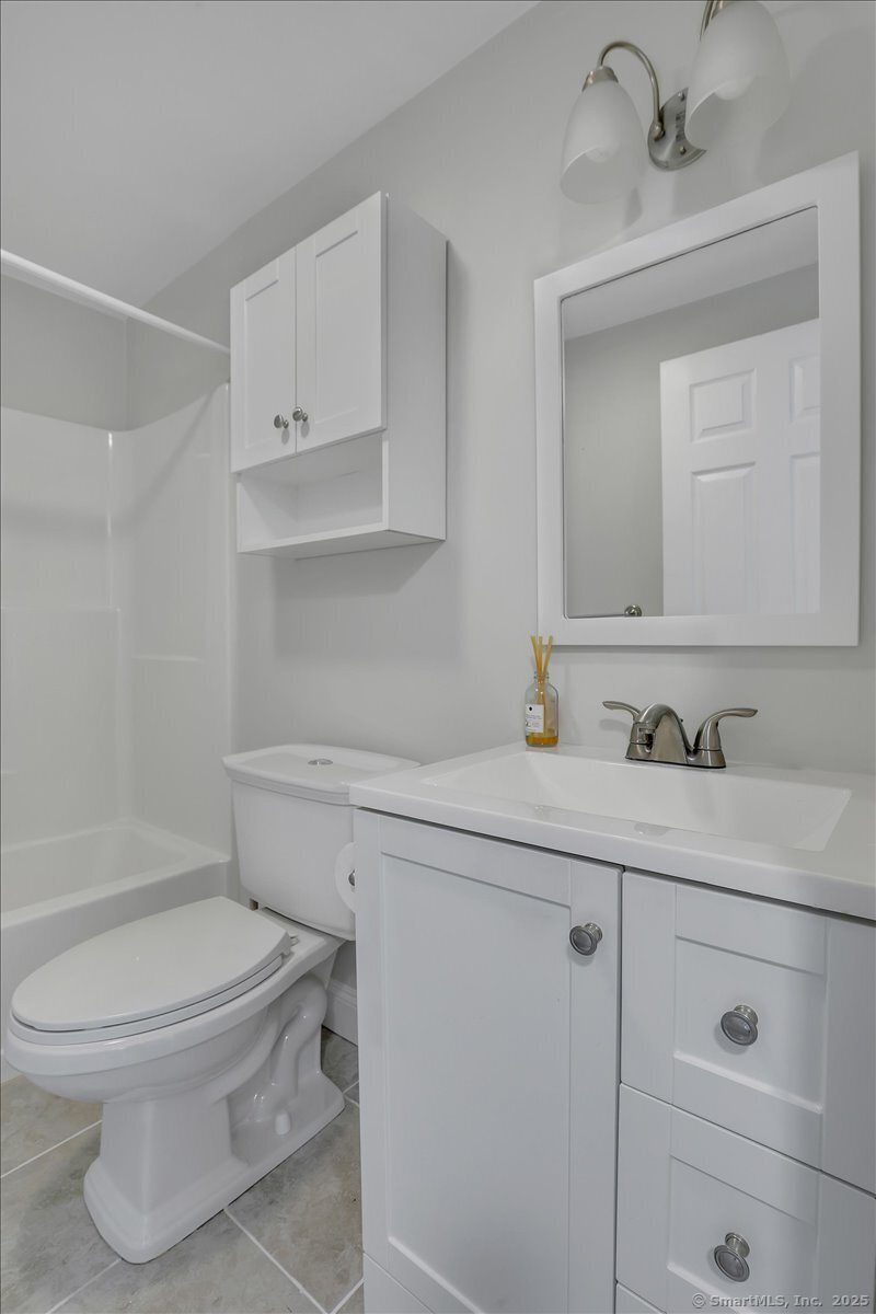 Colchester, Connecticut 06415, United States, 3 Bedrooms Bedrooms, ,1 BathroomBathrooms,Residential,Active,195344