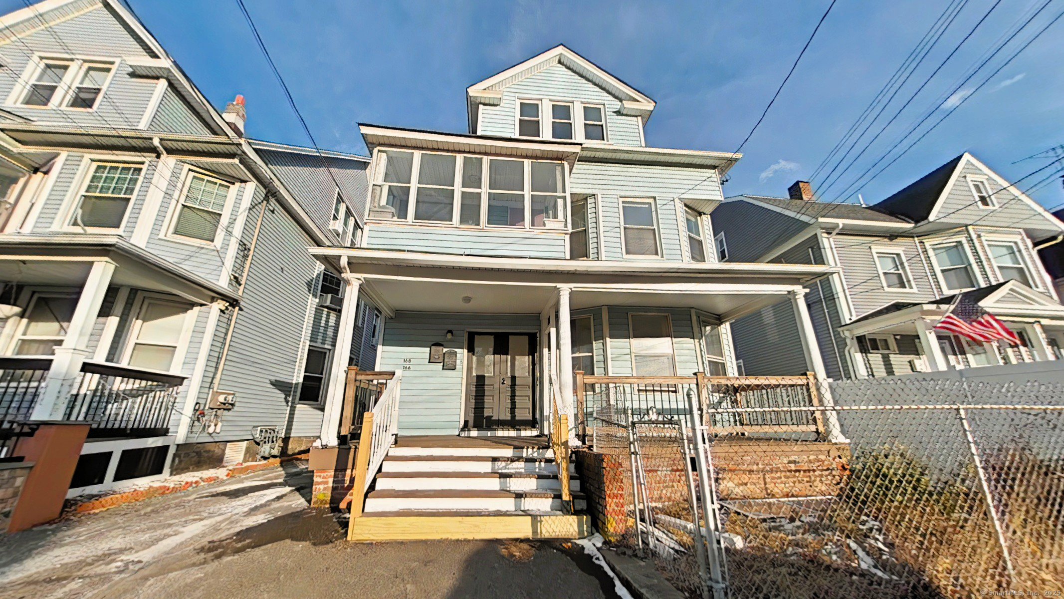 6th Street, Bridgeport, Connecticut - 3 Bedrooms  
1 Bathrooms  
5 Rooms - 