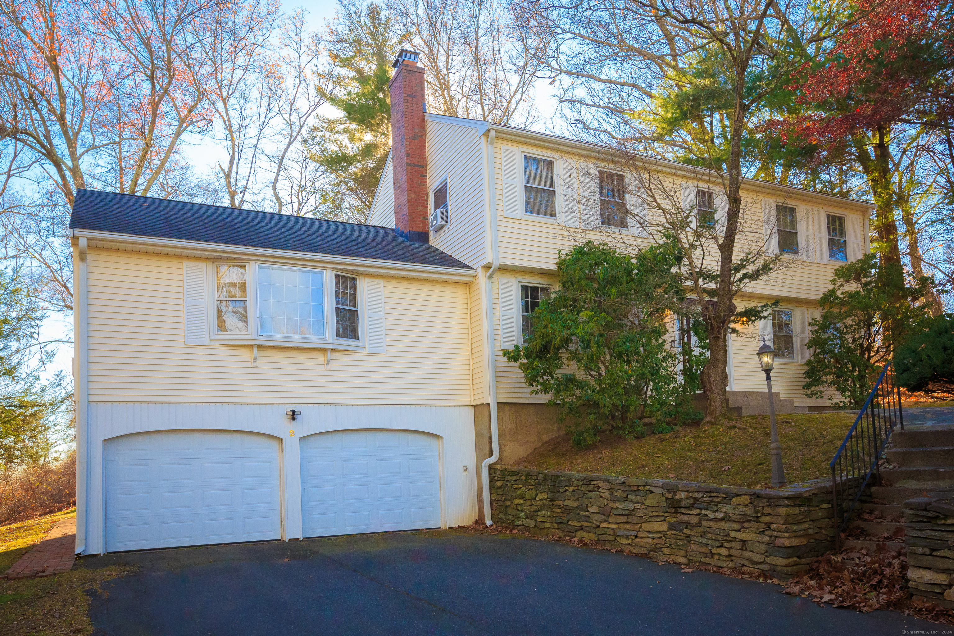 2 Arnold Drive, Bloomfield, Connecticut - 4 Bedrooms  
3 Bathrooms  
10 Rooms - 