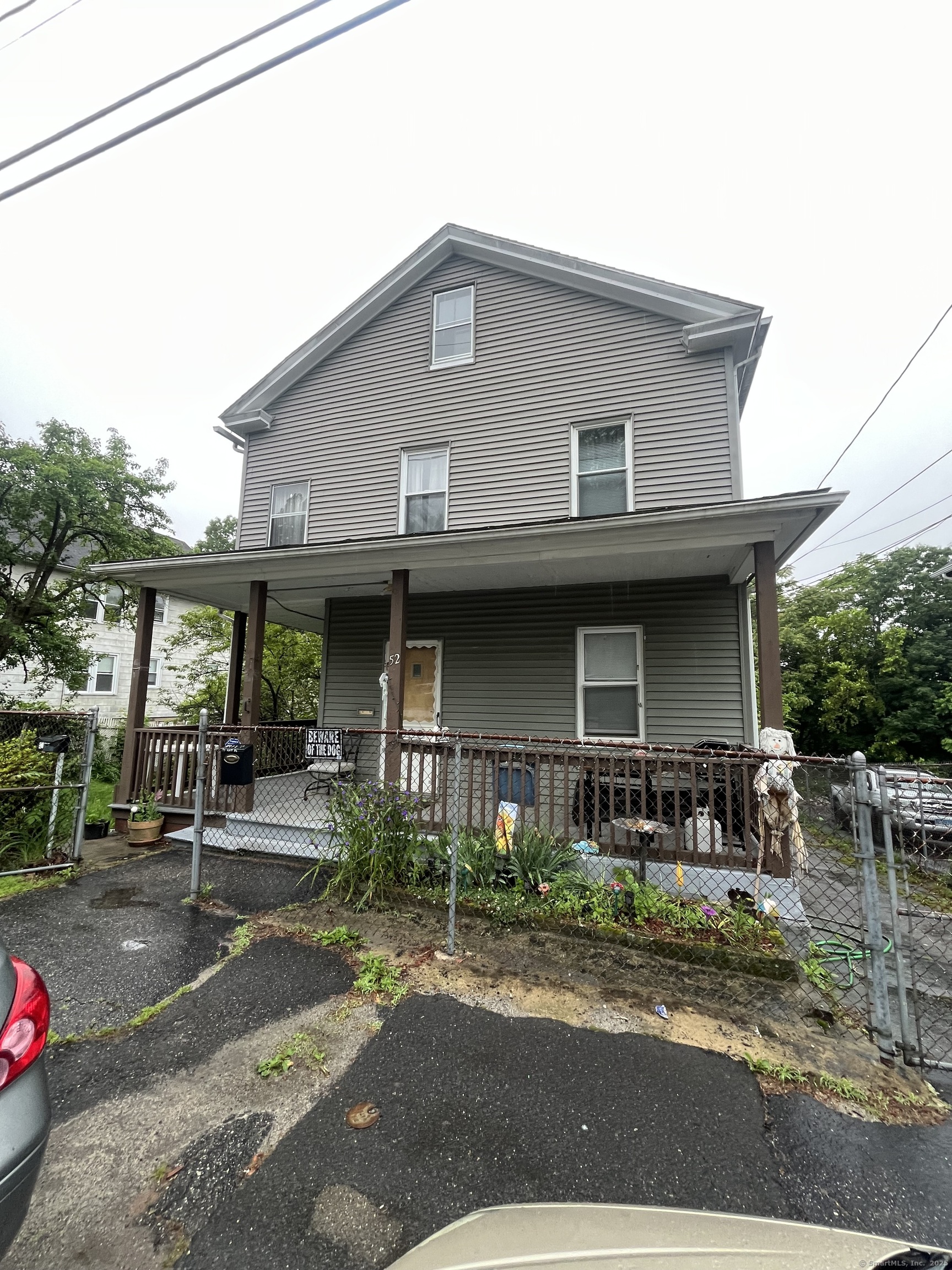 Beech Street, Waterbury, Connecticut - 4 Bedrooms  
2 Bathrooms  
8 Rooms - 