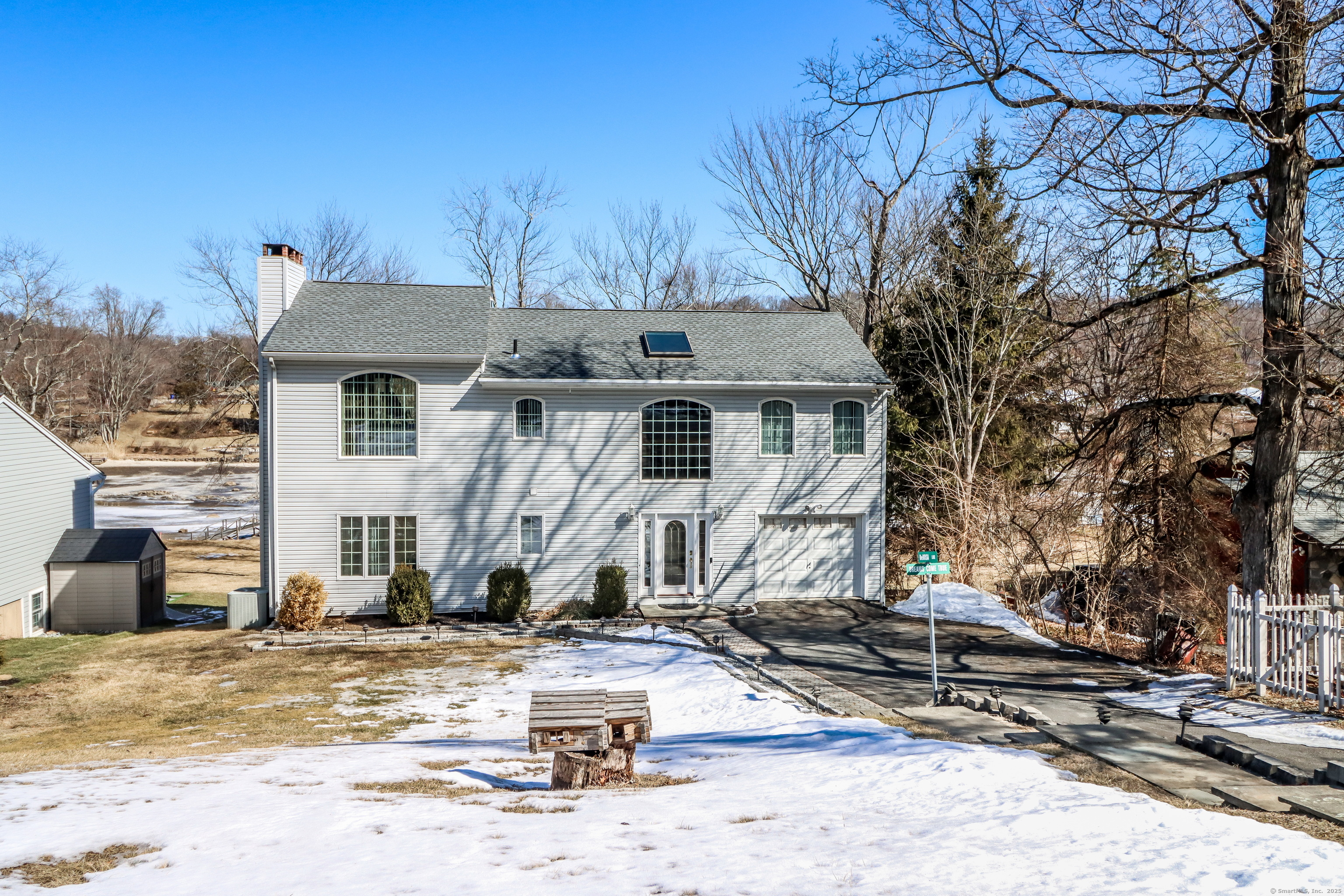 Property for Sale at N Lake Shore Drive, Brookfield, Connecticut - Bedrooms: 3 
Bathrooms: 2 
Rooms: 9  - $1,450,000