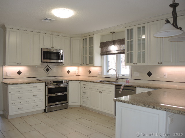 21 Amanda Drive, Manchester, Connecticut image 12