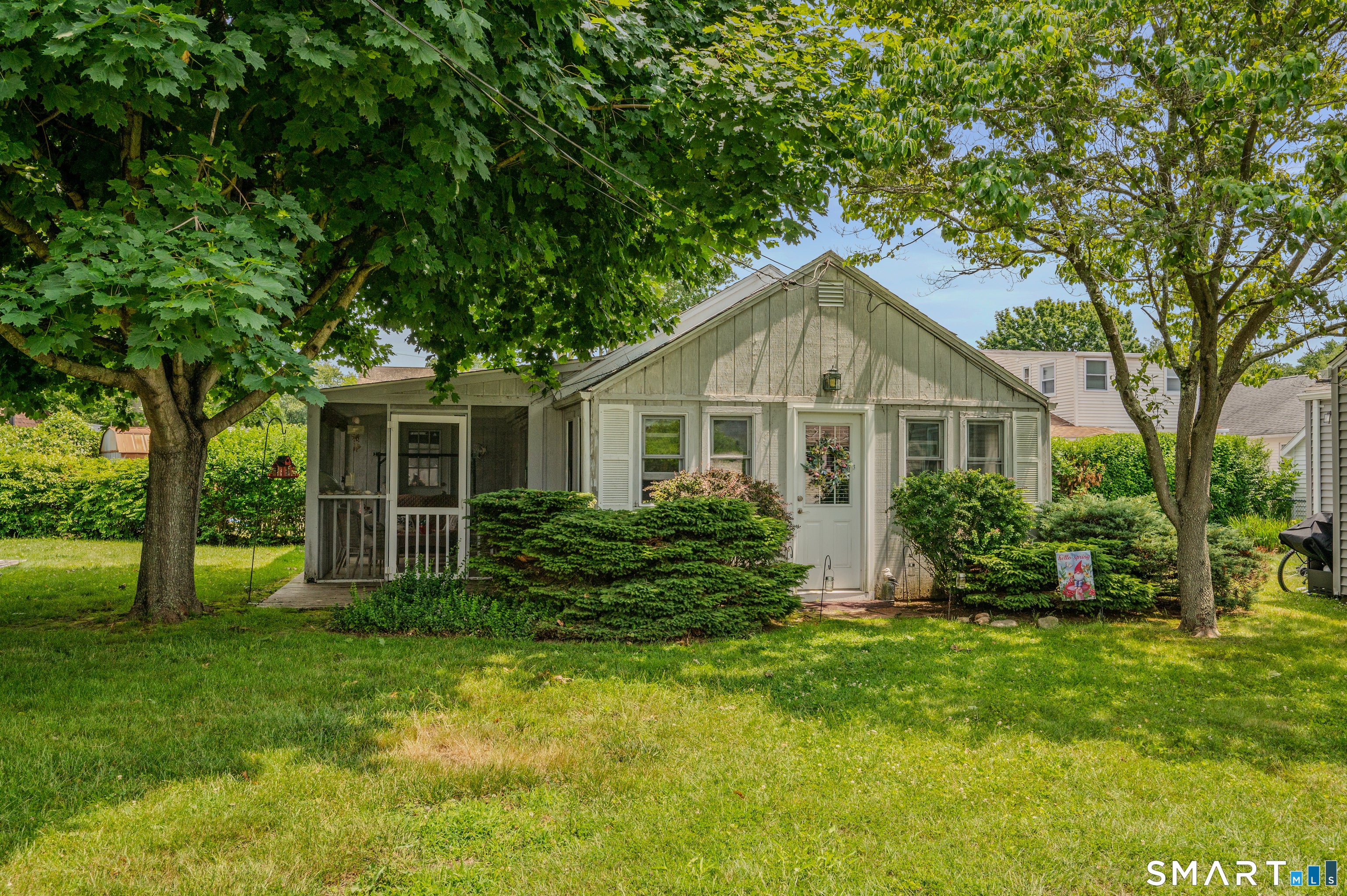 8 Swan Avenue